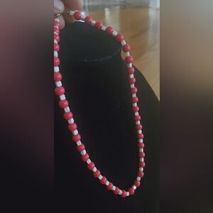 White and pink Beaded Necklace.🌴